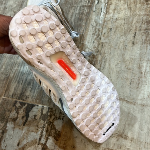 Adidas Ultra Boost - Picture 4 of 5